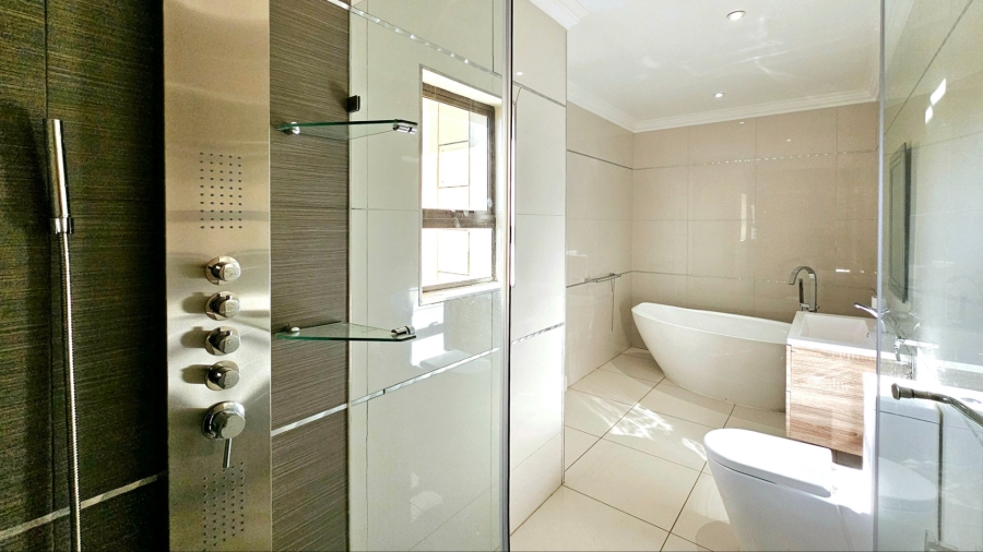 5 Bedroom Property for Sale in Kiepersol Free State